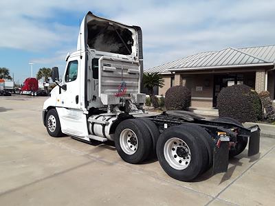 Used 2016 Freightliner Cascadia Day Cab 6x4, Semi Truck for sale #657171 - photo 2