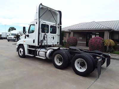 Used 2017 Freightliner Cascadia Day Cab 6x4, Semi Truck for sale #670277 - photo 2