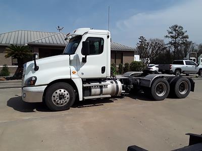 Used 2018 Freightliner Cascadia Day Cab 6x4, Semi Truck for sale #772366 - photo 1