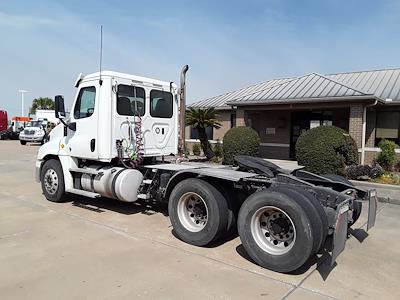 Used 2018 Freightliner Cascadia Day Cab 6x4, Semi Truck for sale #772366 - photo 2