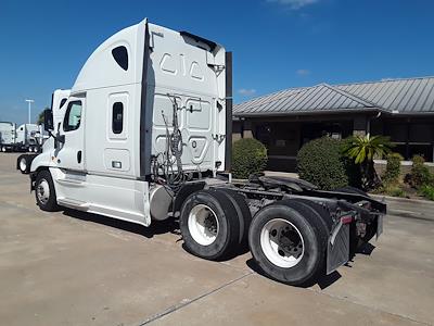 Used 2018 Freightliner Cascadia Sleeper Cab 6x4, Semi Truck for sale #777509 - photo 2