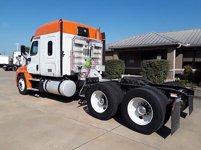 Used 2019 Freightliner Cascadia Sleeper Cab 6x4, Semi Truck for sale #784505 - photo 2