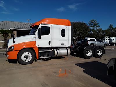 Used 2019 Freightliner Cascadia Sleeper Cab 6x4, Semi Truck for sale #784506 - photo 1