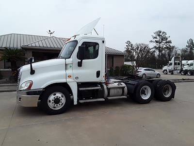 Used 2018 Freightliner Cascadia Day Cab 6x4, Semi Truck for sale #785156 - photo 1