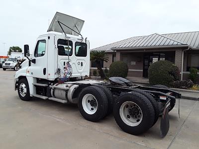 Used 2018 Freightliner Cascadia Day Cab 6x4, Semi Truck for sale #785156 - photo 2