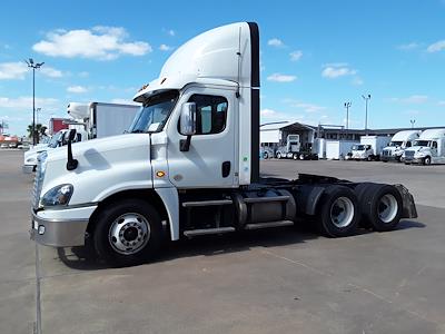 Used 2018 Freightliner Cascadia Day Cab 6x4, Semi Truck for sale #785857 - photo 1