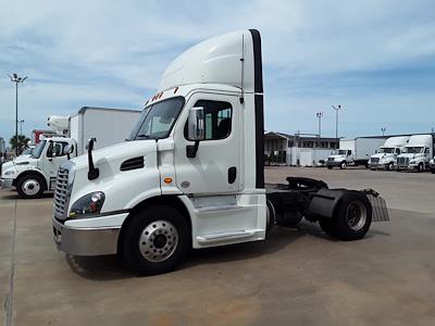 Used 2019 Freightliner Cascadia Day Cab 4x2, Semi Truck for sale #808157 - photo 1