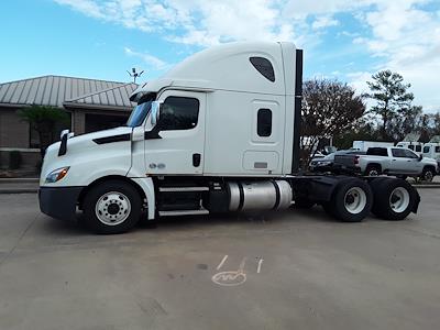 Used 2019 Freightliner Cascadia Sleeper Cab 6x4, Semi Truck for sale #834921 - photo 1