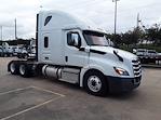 Used 2019 Freightliner Cascadia Sleeper Cab 6x4, Semi Truck for sale #834921 - photo 4