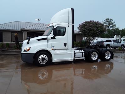 Used 2019 Freightliner Cascadia Day Cab 6x4, Semi Truck for sale #865240 - photo 1