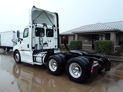 Used 2019 Freightliner Cascadia Day Cab 6x4, Semi Truck for sale #865240 - photo 2