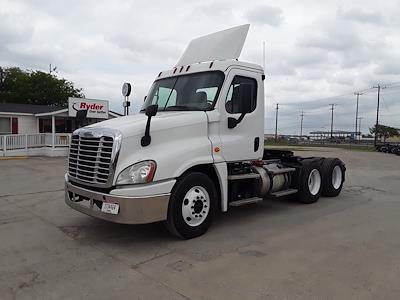 Used 2015 Freightliner Cascadia 6x4, Semi Truck for sale #640669 - photo 1