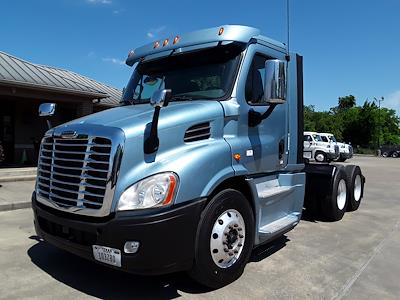 Used 2016 Freightliner Cascadia 6x4, Semi Truck for sale #658555 - photo 2