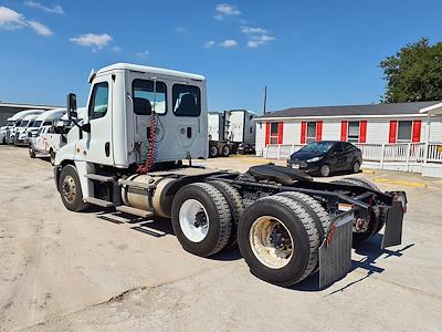 Used 2017 Freightliner Cascadia Day Cab 6x4, Semi Truck for sale #671428 - photo 2