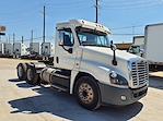 Used 2017 Freightliner Cascadia Day Cab 6x4, Semi Truck for sale #671428 - photo 4