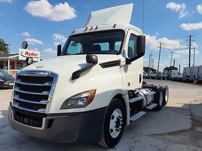 Used 2018 Freightliner Cascadia Day Cab 6x4, Semi Truck for sale #750413 - photo 1