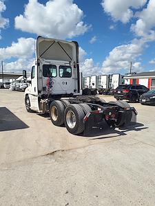 Used 2018 Freightliner Cascadia Day Cab 6x4, Semi Truck for sale #754677 - photo 2