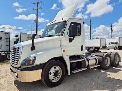 Used 2019 Freightliner Cascadia Day Cab 6x4, Semi Truck for sale #790712 - photo 1