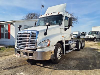Used 2019 Freightliner Cascadia Day Cab 6x4, Semi Truck for sale #813357 - photo 1
