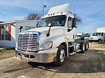 Used 2019 Freightliner Cascadia Day Cab 6x4, Semi Truck for sale #813357 - photo 1
