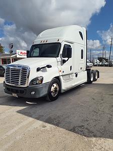 Used 2019 Freightliner Cascadia Sleeper Cab 6x4, Semi Truck for sale #865229 - photo 1