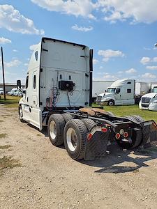 Used 2019 Freightliner Cascadia Sleeper Cab 6x4, Semi Truck for sale #865230 - photo 2