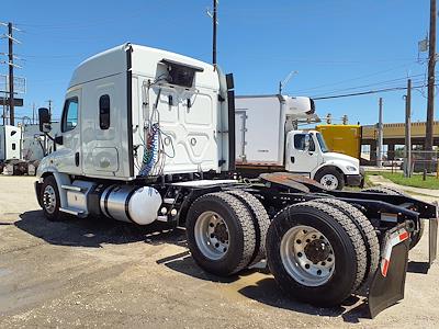 Used 2019 Freightliner Cascadia Sleeper Cab 6x4, Semi Truck for sale #866527 - photo 2