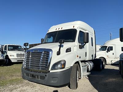 Used 2019 Freightliner Cascadia Sleeper Cab 6x4, Semi Truck for sale #866528 - photo 1