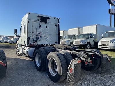 Used 2019 Freightliner Cascadia Sleeper Cab 6x4, Semi Truck for sale #866528 - photo 2