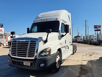 Used 2019 Freightliner Cascadia Sleeper Cab 6x4, Semi Truck for sale #869360 - photo 1