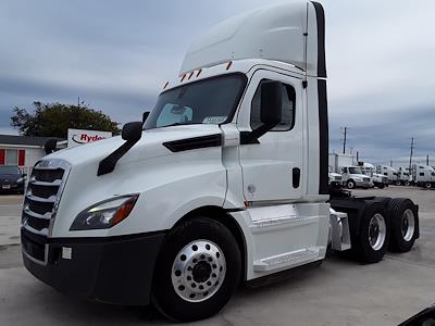 Used 2019 Freightliner Cascadia Day Cab 6x4, Semi Truck for sale #870518 - photo 1