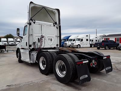 Used 2019 Freightliner Cascadia Day Cab 6x4, Semi Truck for sale #870518 - photo 2