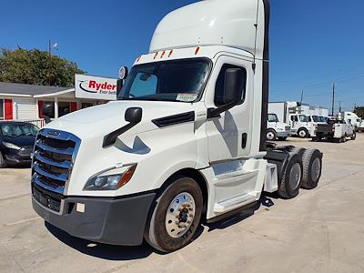 Used 2019 Freightliner Cascadia Day Cab 6x4, Semi Truck for sale #870534 - photo 1