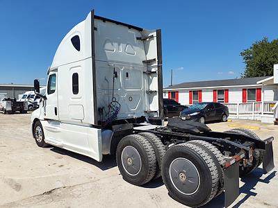 Used 2019 Freightliner Cascadia Sleeper Cab 6x4, Semi Truck for sale #874756 - photo 2