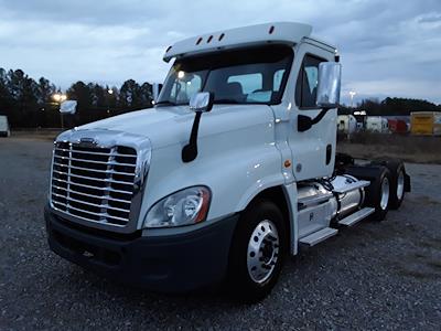 Used 2020 Freightliner Cascadia Day Cab 6x4, Semi Truck for sale #264748 - photo 1