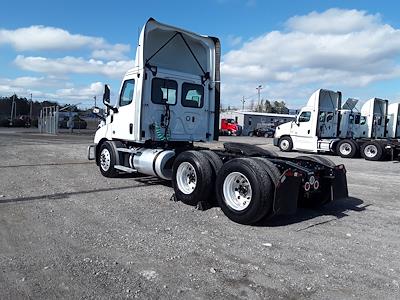 Used 2020 Freightliner Cascadia Day Cab 6x4, Semi Truck for sale #273955 - photo 2