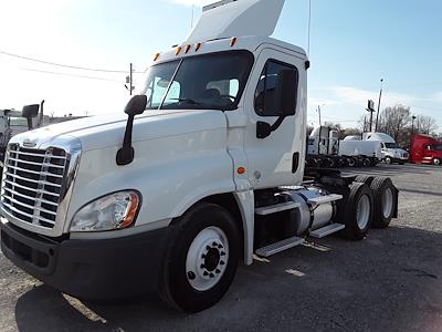 Used 2015 Freightliner Cascadia 6x4, Semi Truck for sale #312770 - photo 1