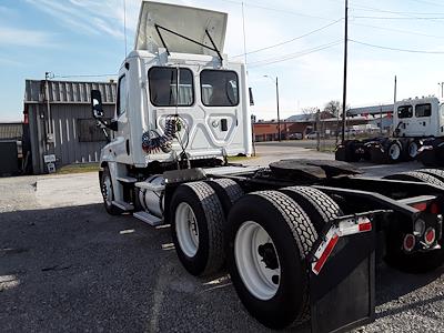 Used 2015 Freightliner Cascadia 6x4, Semi Truck for sale #312770 - photo 2