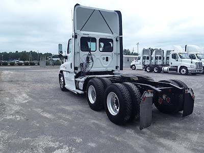 Used 2015 Freightliner Cascadia Day Cab 6x4, Semi Truck for sale #326244 - photo 2