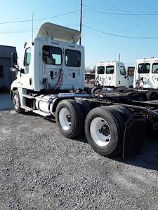 Used 2014 Freightliner Cascadia Day Cab 6x4, Semi Truck for sale #522470 - photo 2