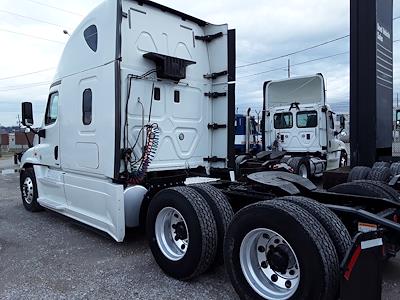 Used 2015 Freightliner Cascadia Sleeper Cab 6x4, Semi Truck for sale #568168 - photo 2