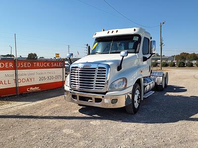 Used 2016 Freightliner Cascadia Day Cab 6x4, Semi Truck for sale #646109 - photo 1