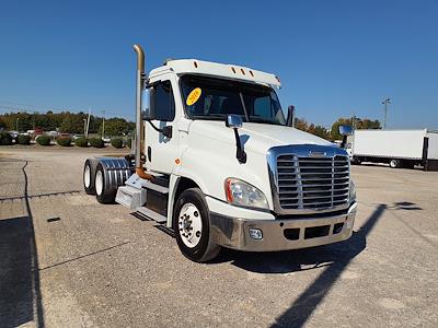 Used 2016 Freightliner Cascadia Day Cab 6x4, Semi Truck for sale #646109 - photo 2