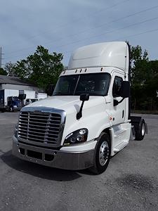 Used 2016 Freightliner Cascadia Day Cab 4x2, Semi Truck for sale #660096 - photo 2