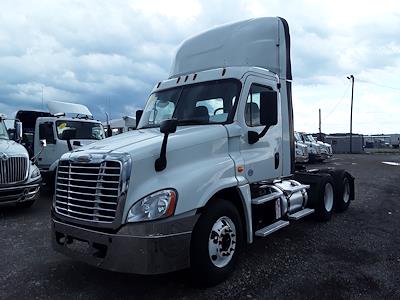 Used 2017 Freightliner Cascadia Day Cab 6x4, Semi Truck for sale #672010 - photo 1