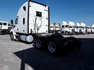 Used 2018 Freightliner Cascadia Sleeper Cab 6x4, Semi Truck for sale #750021 - photo 2