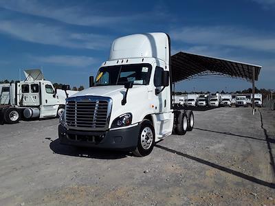Used 2018 Freightliner Cascadia Day Cab 6x2, Semi Truck for sale #755311 - photo 1