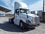 Used 2018 Freightliner Cascadia Day Cab 6x2, Semi Truck for sale #755311 - photo 5