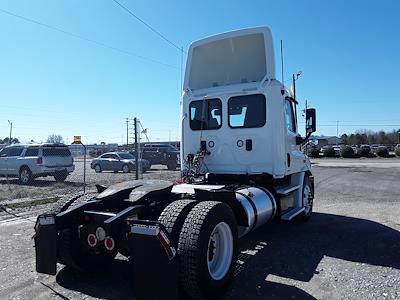 Used 2018 Freightliner Cascadia Day Cab 4x2, Semi Truck for sale #788725 - photo 2