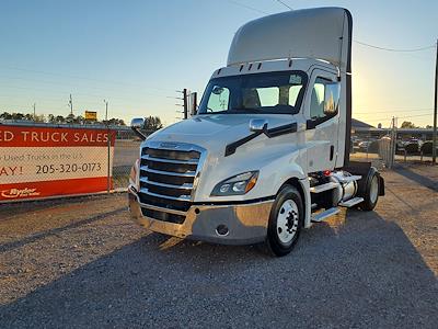 Used 2019 Freightliner Cascadia Day Cab 4x2, Semi Truck for sale #803299 - photo 1